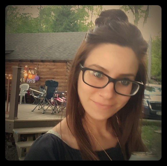 Meet your Posher, Linlee - Picture 1 of 1